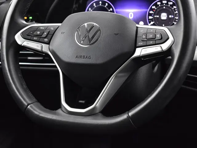 Volkswagen Golf 1.0 TSI 110pk Life 2023 Benzine 18