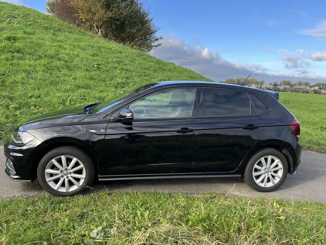 Volkswagen Polo 1.0 TSI R Line 2018 Benzine 12