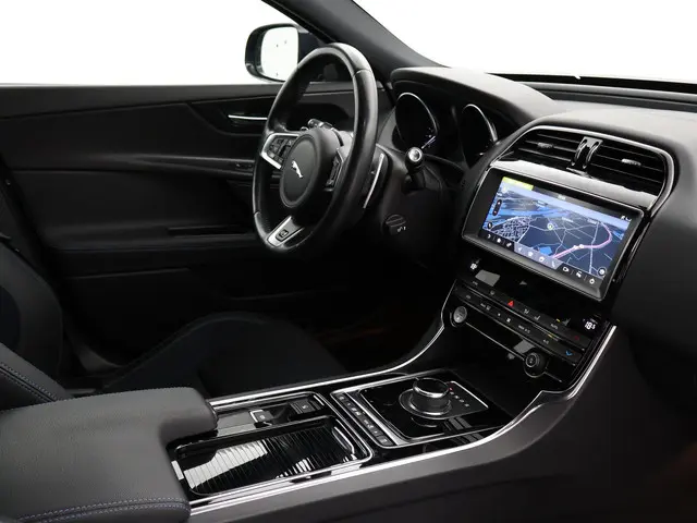 Jaguar XE 2.0T 200 PK AUT. R-SPORT *59.280 KM* 2019 Benzine 4