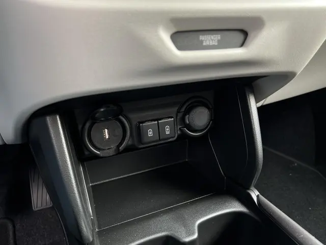 Suzuki Swift 1.2 Style Smart Hybrid 2024 Benzine 32