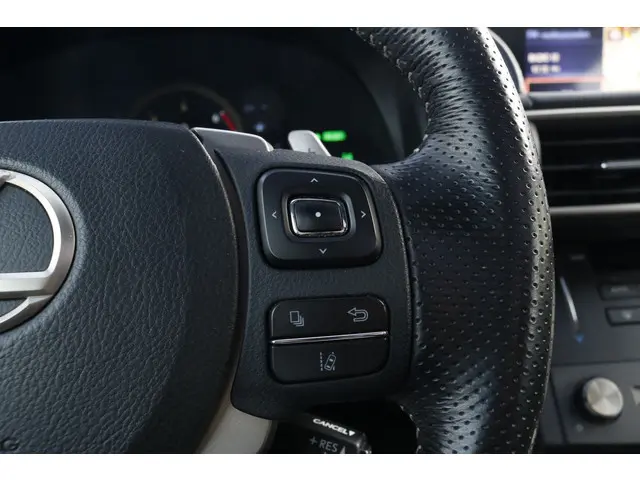 Lexus RC 300h F SPORT Line 2018 Hybride Benzine 21