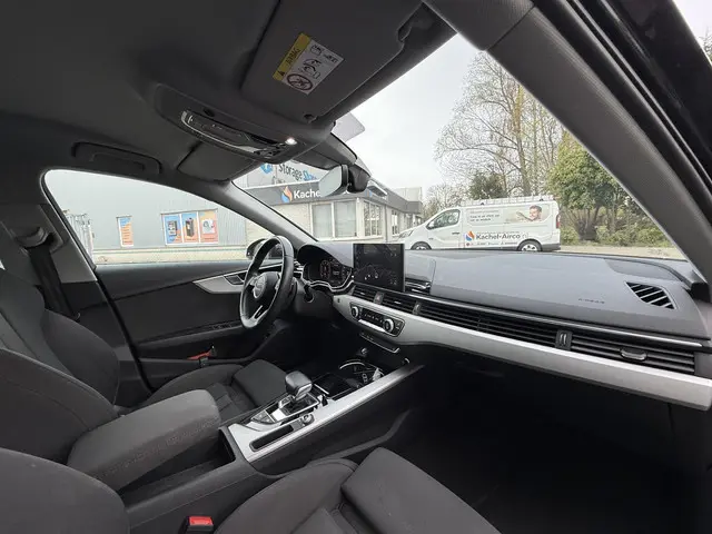 Audi A4 Avant 35 TFSI Advanced Edition 2022 Benzine 12