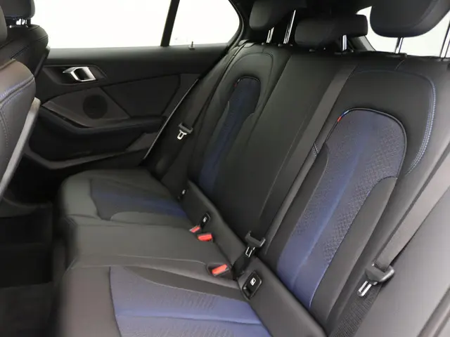 BMW 1 Serie 118i 2024 Benzine 8