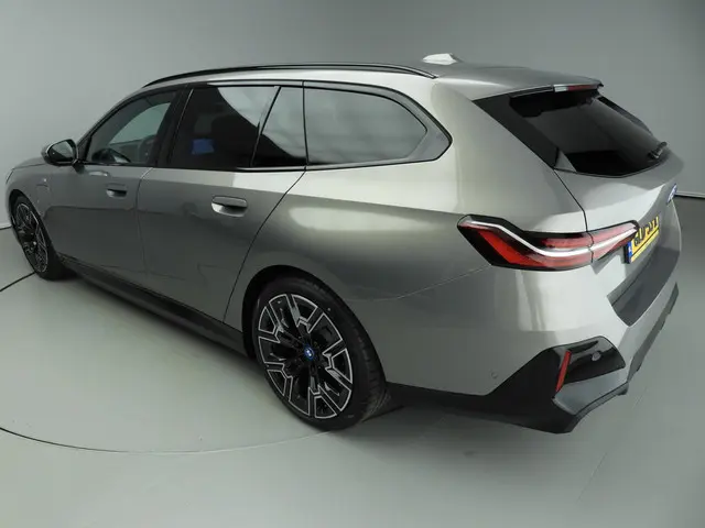 BMW 5 Serie Touring 530e 2024 Hybride Benzine 36