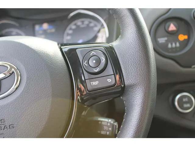 Toyota Yaris 1.5 Hybrid Dynamic 2019 Hybride Benzine 18