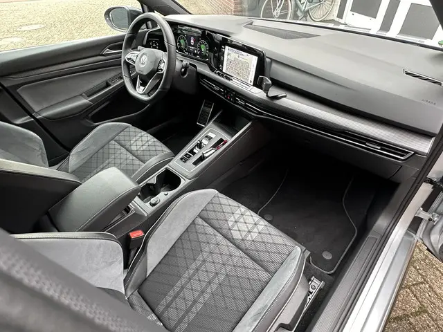 Volkswagen Golf 1.5 eTSI R-Line 2021 Hybride Benzine 19