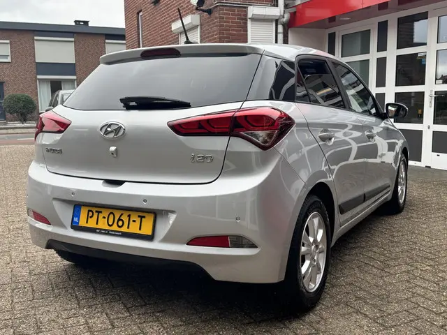 Hyundai i20 1.0 T-GDI Go! 2016 2017 Benzine 7