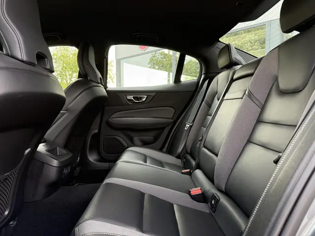 Volvo S60 2.0 B3 Aut. 163pk MHEV R-Design 2021 Benzine 15