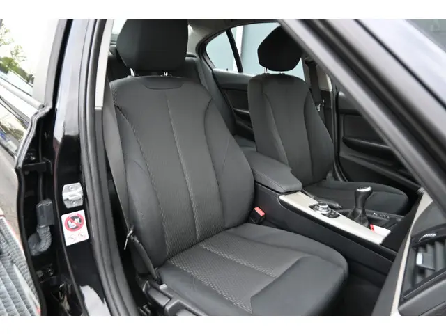 BMW 3 Serie 316i Business 2015 Benzine 30