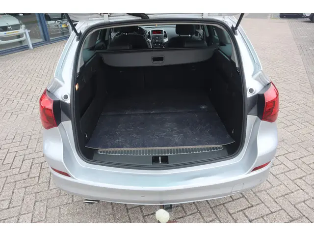 Opel Astra Sports Tourer 1.4 Turbo Cosmo 2012 Benzine 13