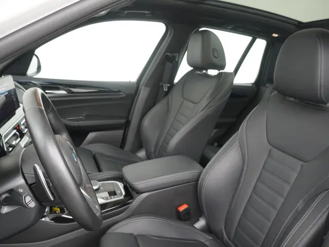 BMW X3 xDrive30e 2023 Hybride Benzine 4