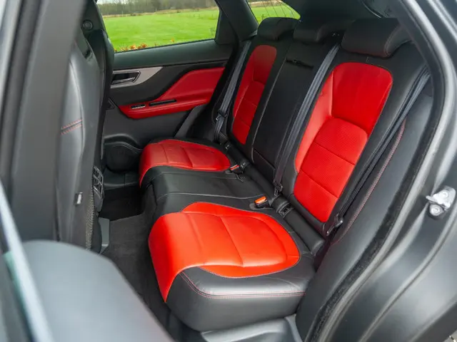 Jaguar F-PACE 2.0 Portfolio AWD 20d 2016 Diesel 8