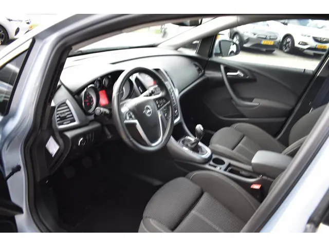 Opel Astra 1.4 Turbo Blitz 2015 Benzine 19