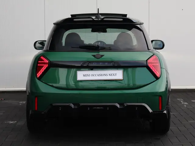 MINI 3-Deurs Cooper C 2025 Benzine 18