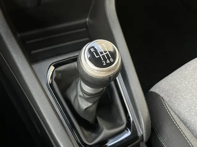 Renault Clio 1.0 TCe 90 GPF Evolution 2024 Benzine 24