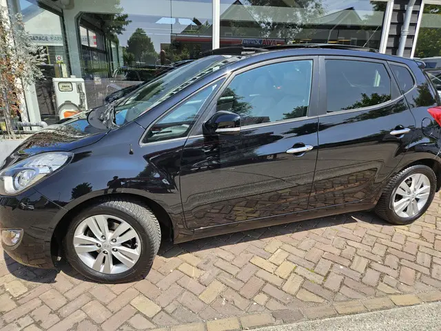 Hyundai ix20 1.6i Go! automaat,panorama,camera 2013 Benzine 3