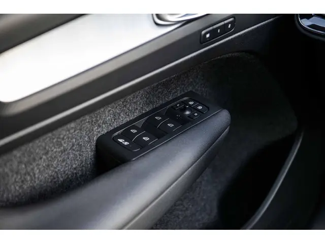 Volvo XC40 2.0 B3 Plus Black Edition 2025 Benzine 25