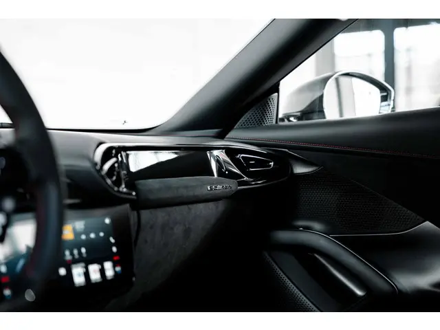 Ferrari 12Cilindri V12 2025 Benzine 53