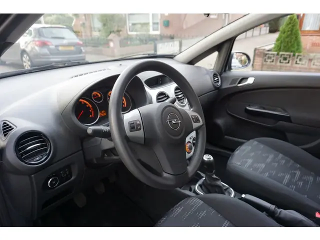 Opel Corsa 1.4-16V 2012 Benzine 11