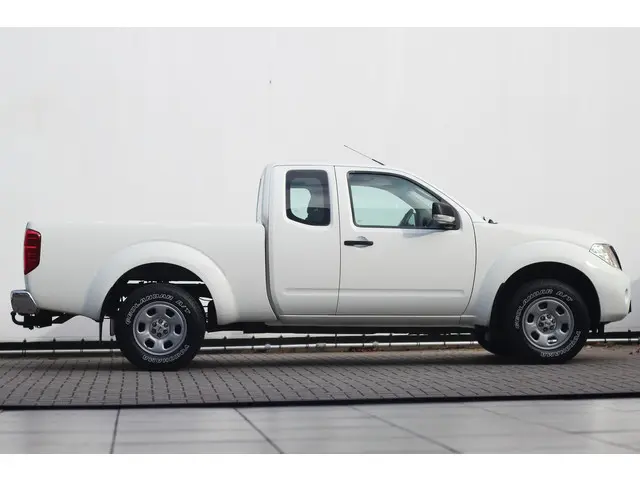 Nissan Navara 2.5 dCi XE King Cab 2012 Diesel 3