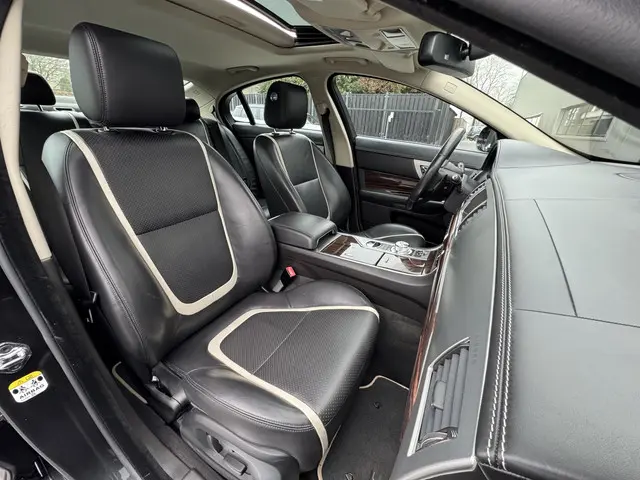 Jaguar XF 2.2D 2015 Diesel 8