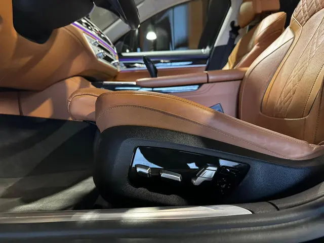 BMW 7 Serie 750i xDrive 2017 Benzine 35