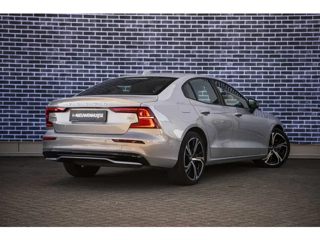 Volvo S60 2.0 B4 Plus Dark 2023 Benzine 2