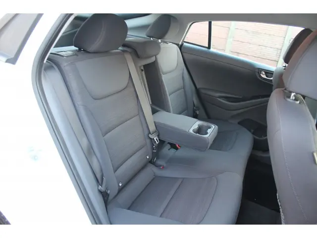 Hyundai IONIQ 1.6 GDi i-Motion 2018 Hybride Benzine 13