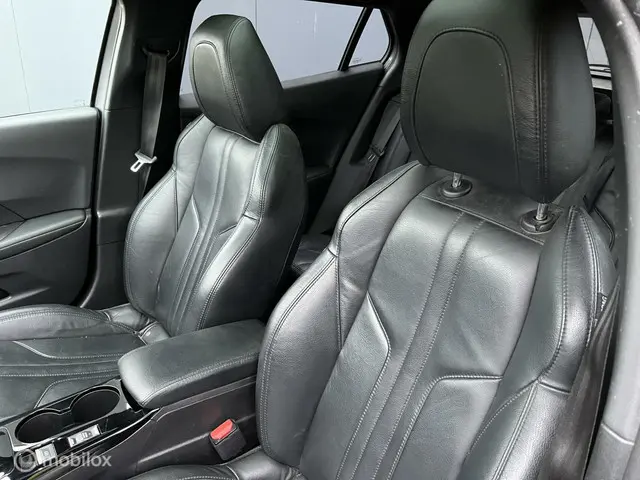 Peugeot e-2008 EV GT 50 kWh 2020 Elektrisch 10