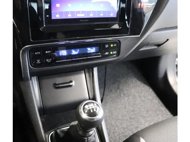 Toyota Auris 1.3 Now 2016 Benzine 16