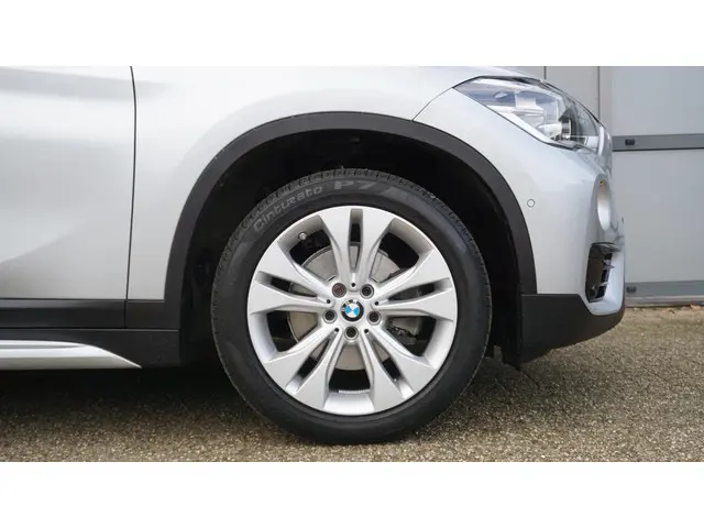 BMW X1 sDrive18i 140pk High Executive 2019 Benzine 50
