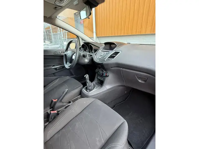 Ford Fiesta 1.0 48KW/65PK 5D 2015 Grijs 2015 Benzine 11