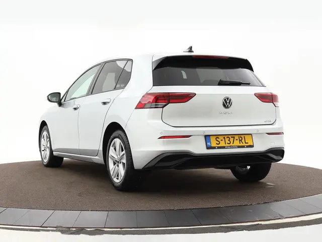 Volkswagen Golf 1.0 eTsi 110pk DSG Life 2023 Benzine 10