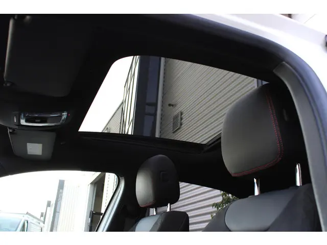 Mercedes-Benz A-Klasse 250 e AMG 2020 Hybride Benzine 10