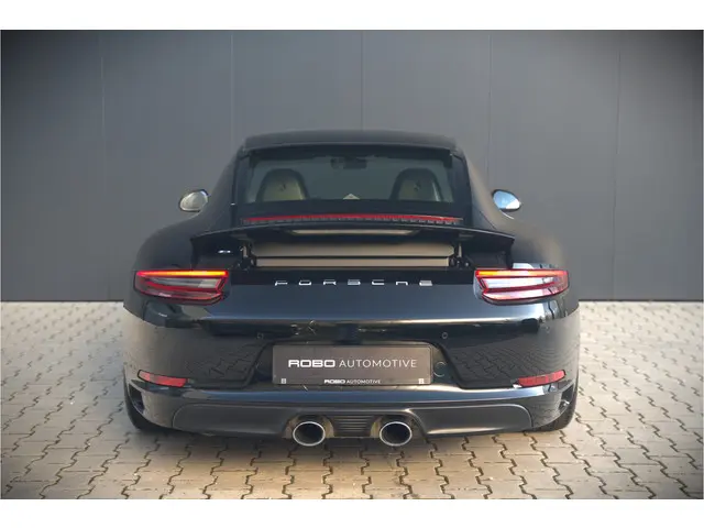 Porsche 911 3.0 Carrera 2018 Benzine 18