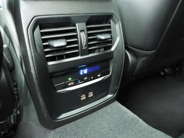 BMW 3 Serie Sedan 318i 2025 Benzine 18