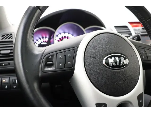 Kia Venga 1.4 CVVT 90pk Vibe 2015 Benzine 25
