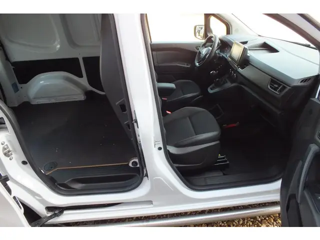 Renault Kangoo 1.5 Blue dCi 75 Comfort L1 2023 Diesel 8