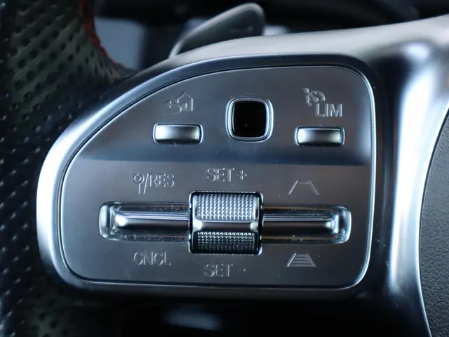 Mercedes-Benz EQB 300 4MATIC AMG line 2022 Elektrisch 19