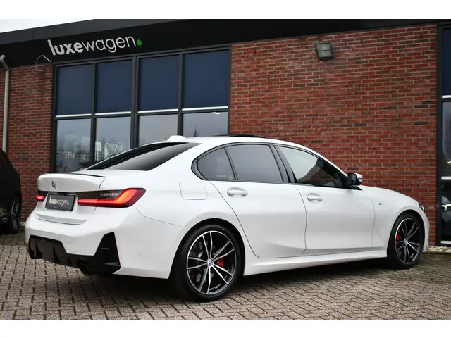 BMW 3 Serie 330d M-Sport Pro 2023 Diesel 44