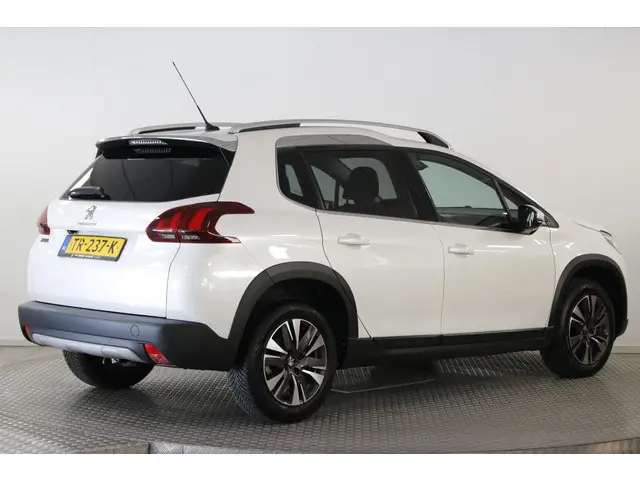 Peugeot 2008 1.2 PureTech Allure 130 PK. 2018 Benzine 2