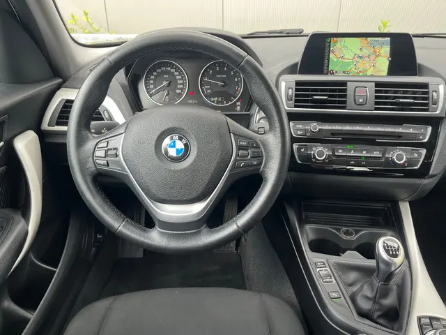 BMW 1 Serie 118i Centennial Executive 2016 Benzine 12
