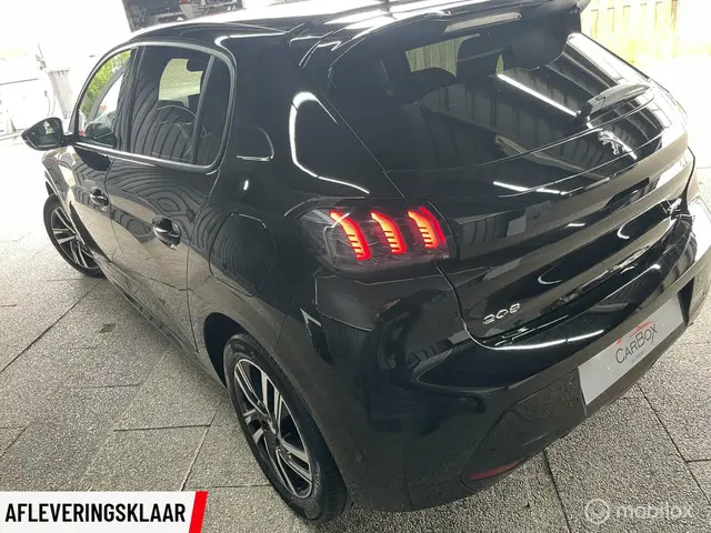 Peugeot 208 Allure GT-Line Look Automaat . 2021 Benzine 32