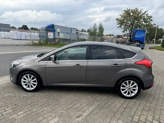 Ford Focus 1.0 First Edition 2015 Benzine 6