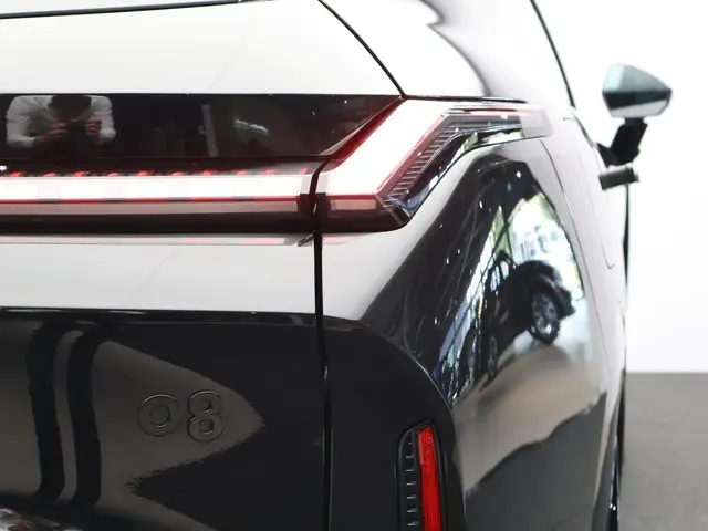 Lynk & Co 08 1.5 More 2026 Hybride Benzine 16