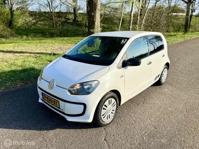 Volkswagen up! 3