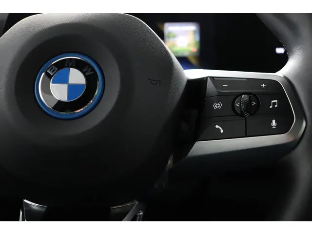 BMW iX2 xDrive30 67 kWh 2024 Elektrisch 16