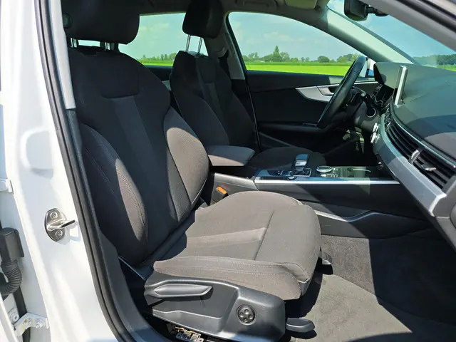 Audi A4 Avant 35 TFSI Pro Line 2019 Hybride Benzine 14