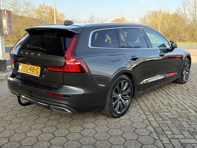 Volvo V60 2.0 B5 Inscription 2021 Hybride Benzine 8