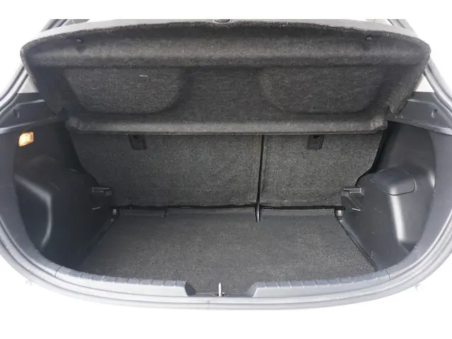 Toyota Yaris 1.3 VVT-i Now 2016 Benzine 17